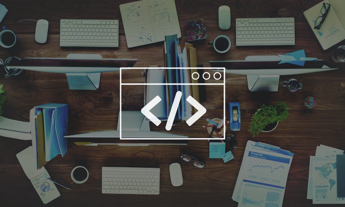What are the advantages of using Python in data analysis