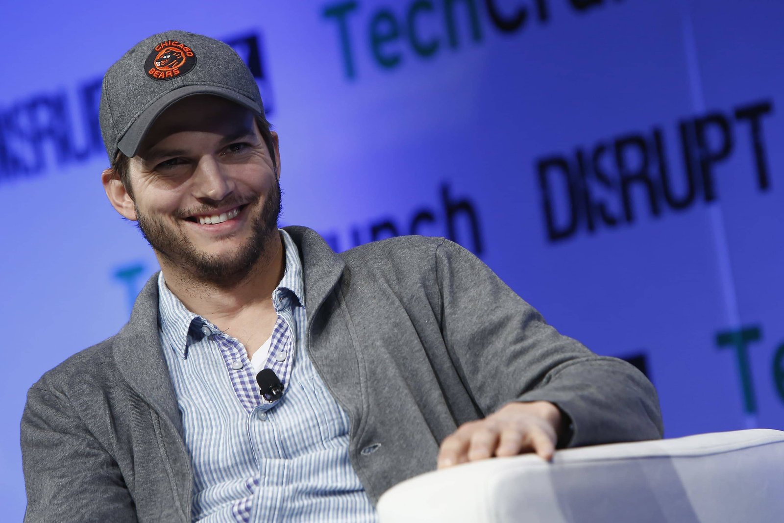 ashton kutcher top-celebrities-who-support-crypto-gambling:Ashton-Kutcher