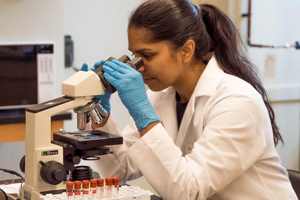 Inserting image... cutting-edge-technology-advancing-medical-research-Genomics-and Precision-Medicine