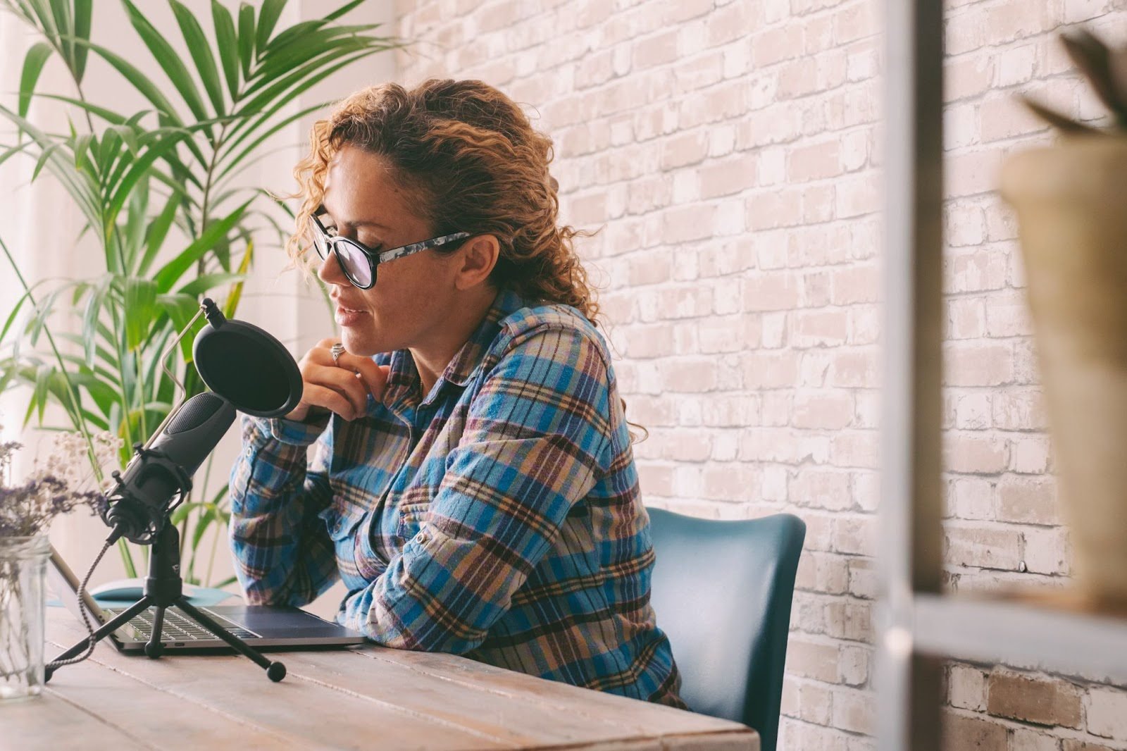 enhancing-visual-presentations-creating-effective-screencasts:narration-and-voiceovers